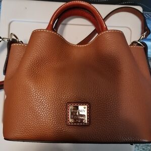 Dooney & Bourke mini Barlow (peeble grain Brownish)